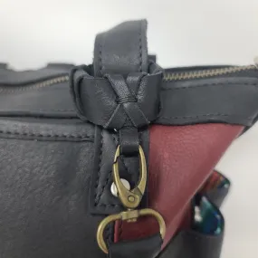 BLACK LEATHER POM KEEPER